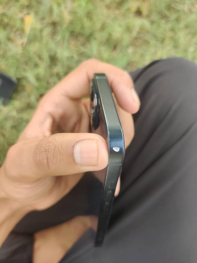 Apple iPhone 13 4