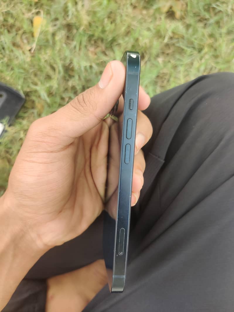 Apple iPhone 13 7