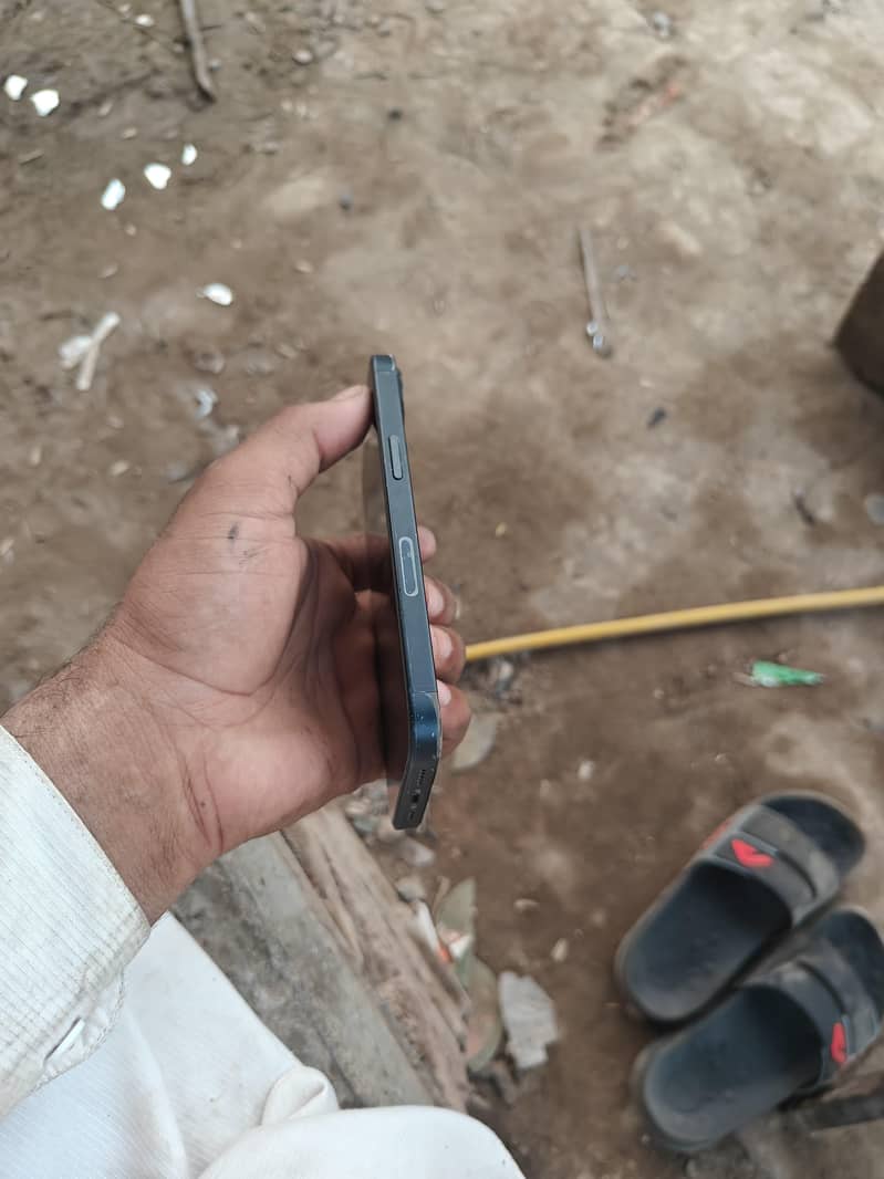 Apple iPhone 13 0