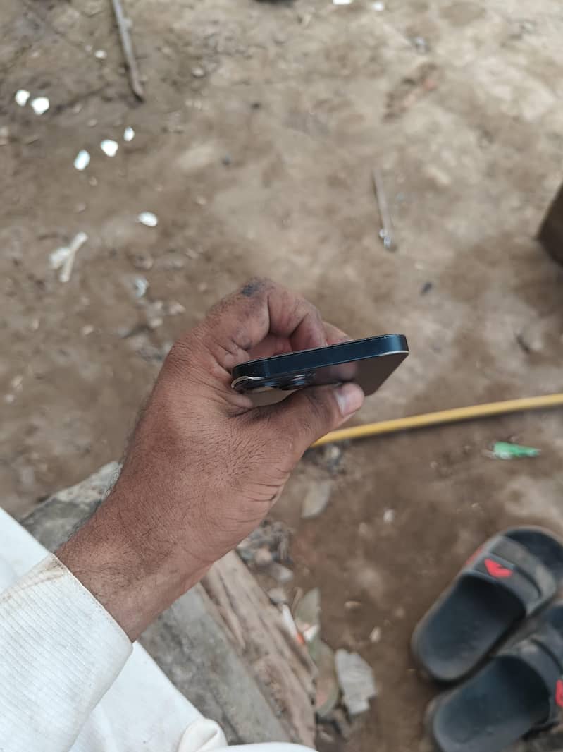 Apple iPhone 13 4