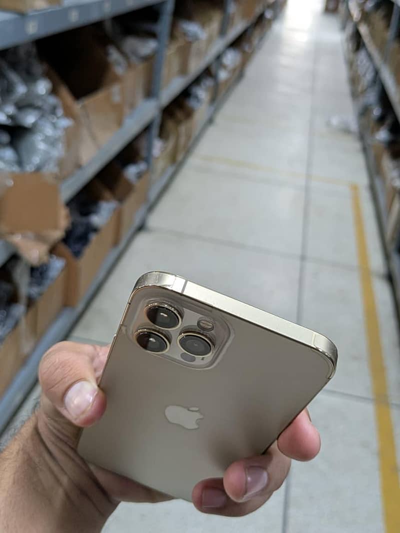 Apple iPhone 12 Pro Max 4