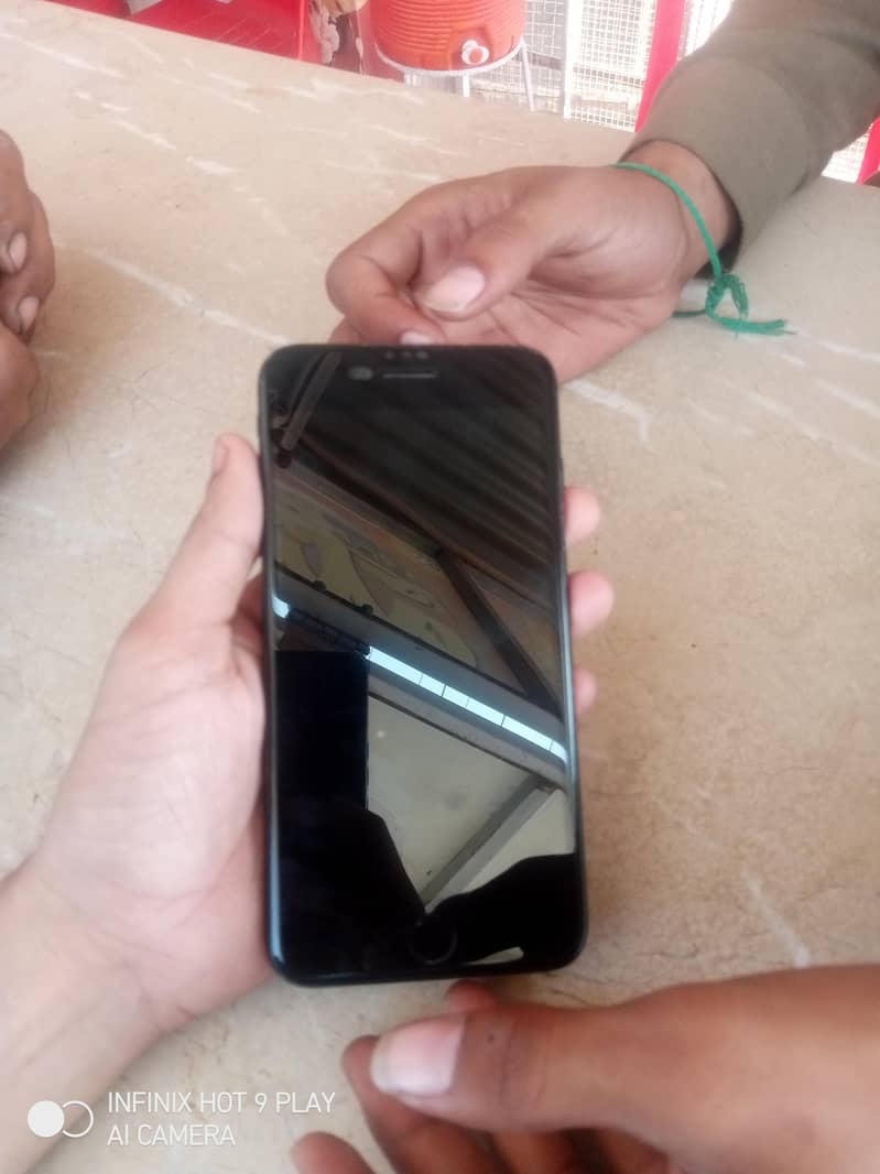 Apple iPhone 7 Plus 1