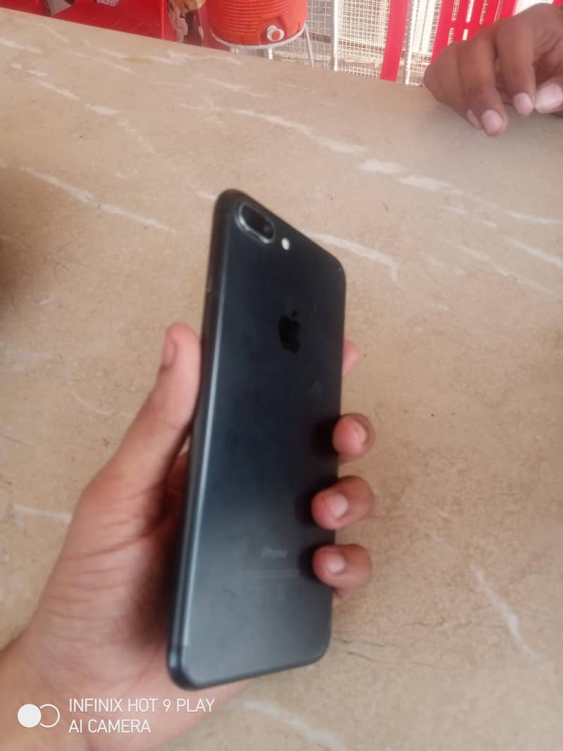 Apple iPhone 7 Plus 2