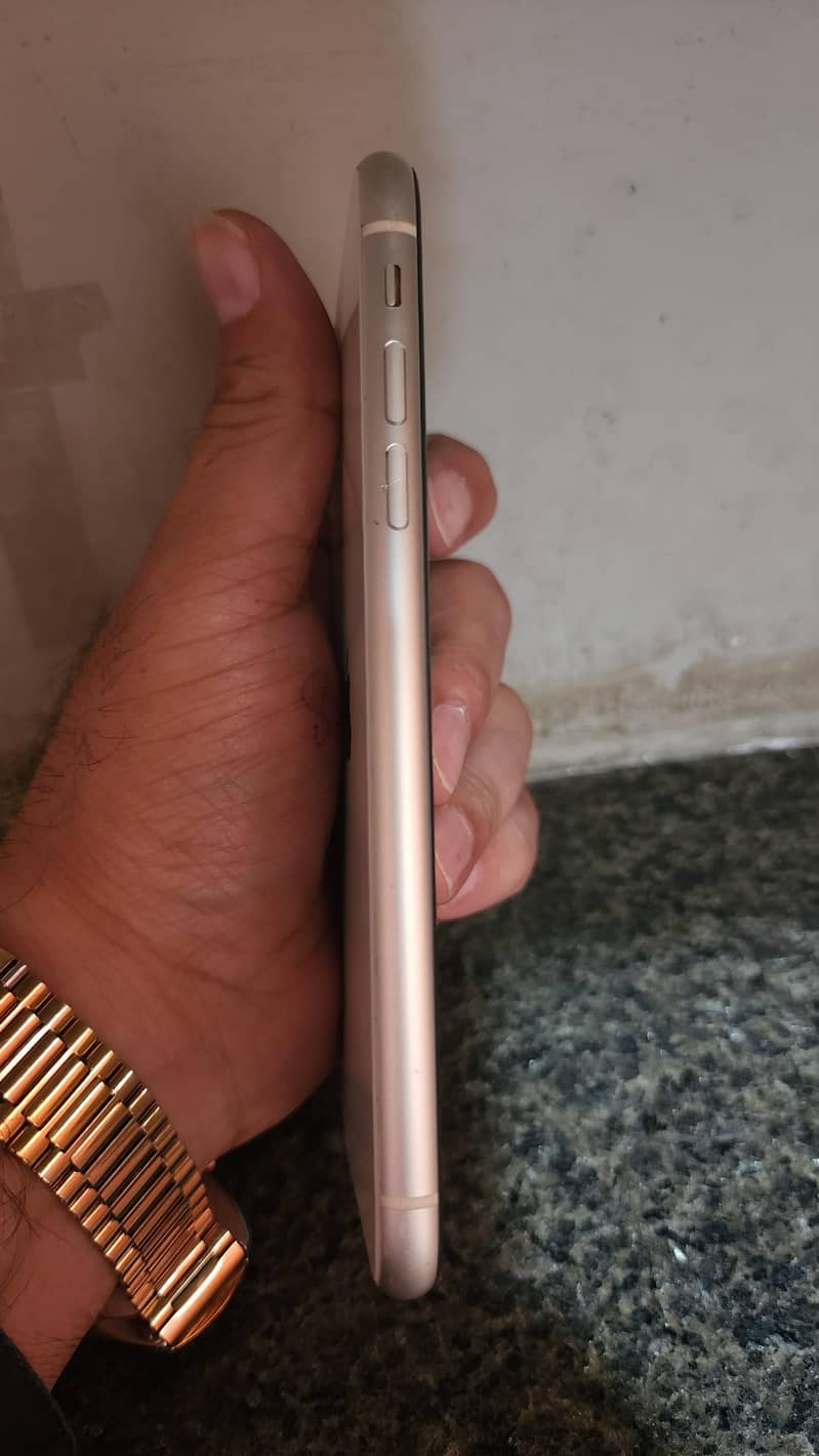Apple iPhone 11 4