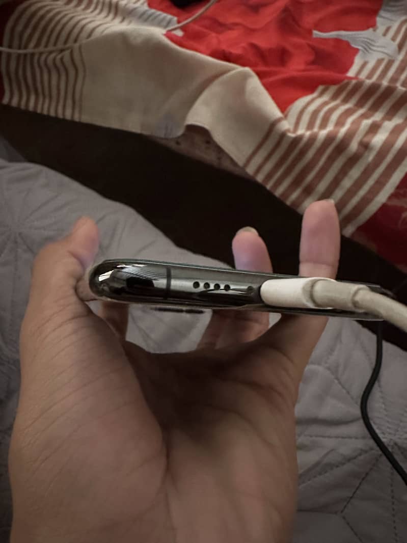 Apple iPhone 11 Pro Max 1
