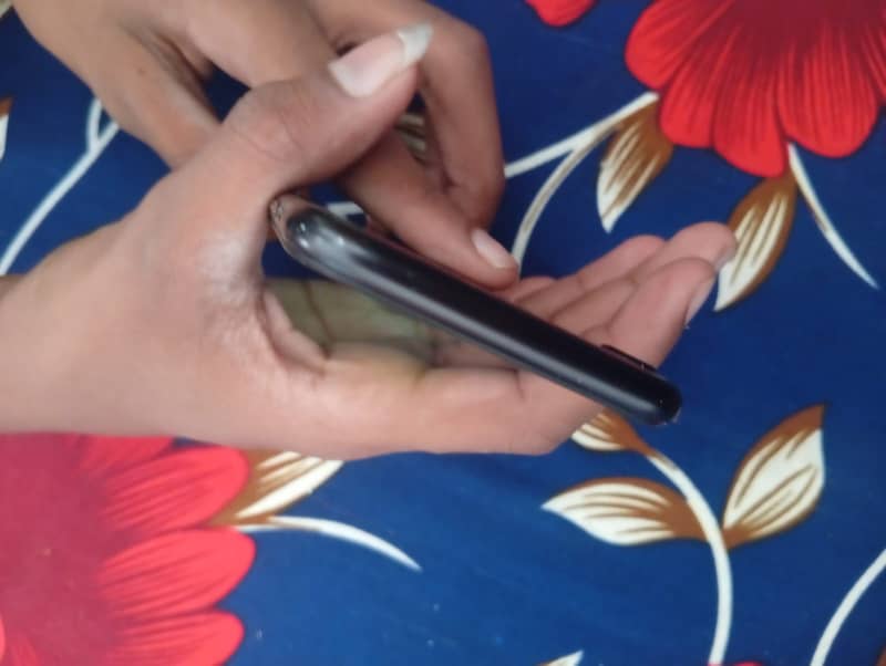 Apple iPhone SE 2rd 0