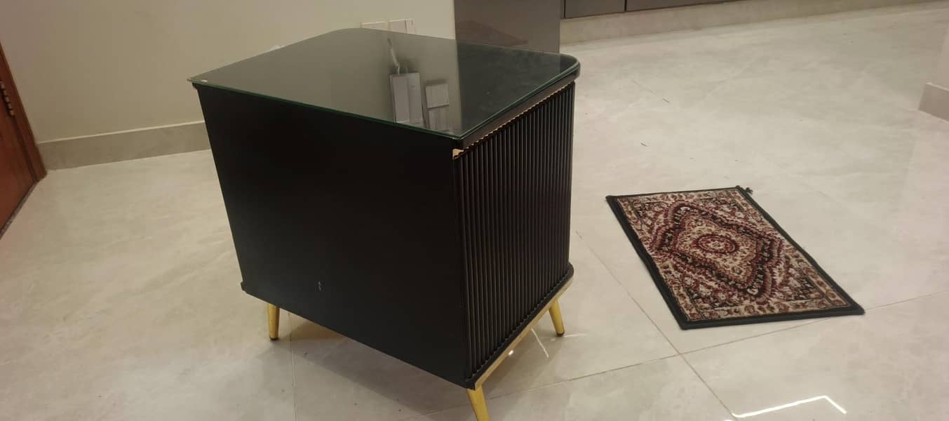 Bed side table only one table 0