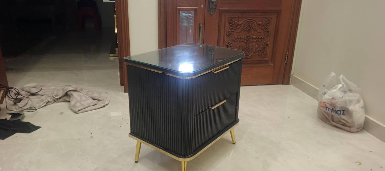 Bed side table only one table 1