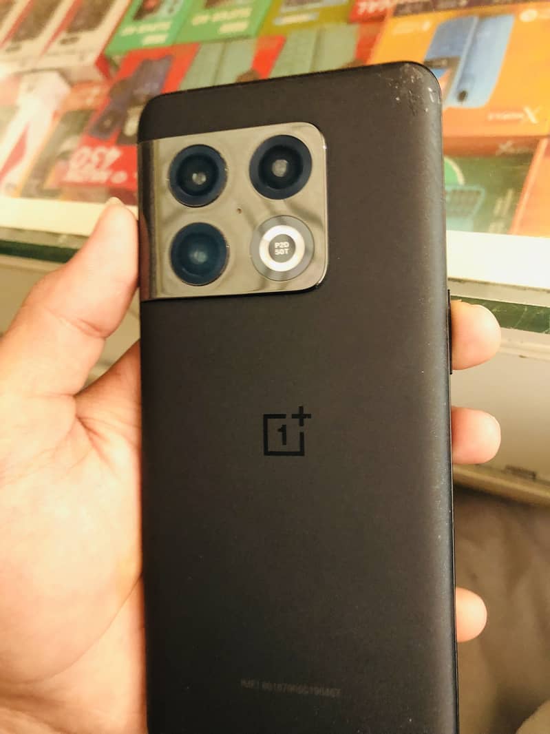 One Plus 10 Pro 4