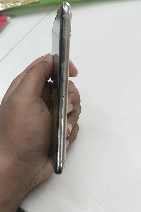 Apple iPhone X 3