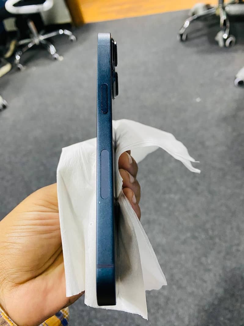 Apple iPhone 14 4