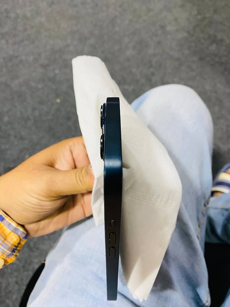 Apple iPhone 14 5