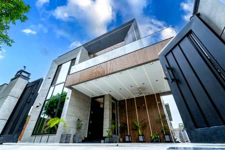 10-Marla Full House For Rent at Hot Location near Park Commercial