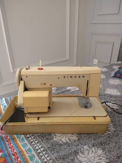 Singer Sewing machine 1247