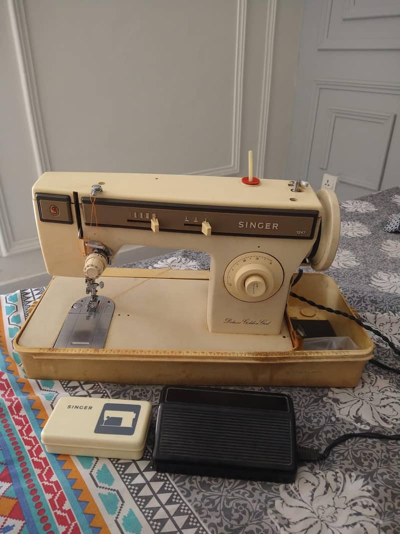 Singer Sewing machine 1247 1