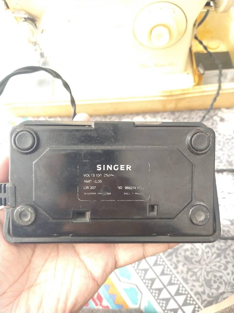 Singer Sewing machine 1247 2