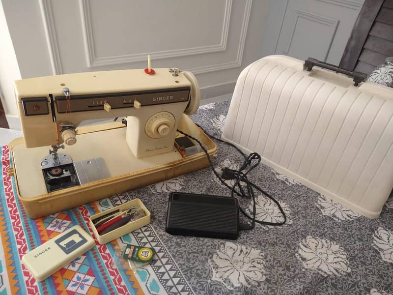Singer Sewing machine 1247 3