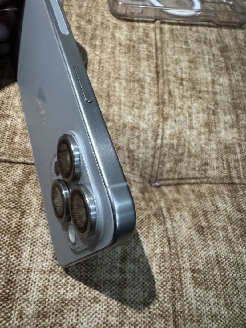 Apple iPhone 15 Pro 3