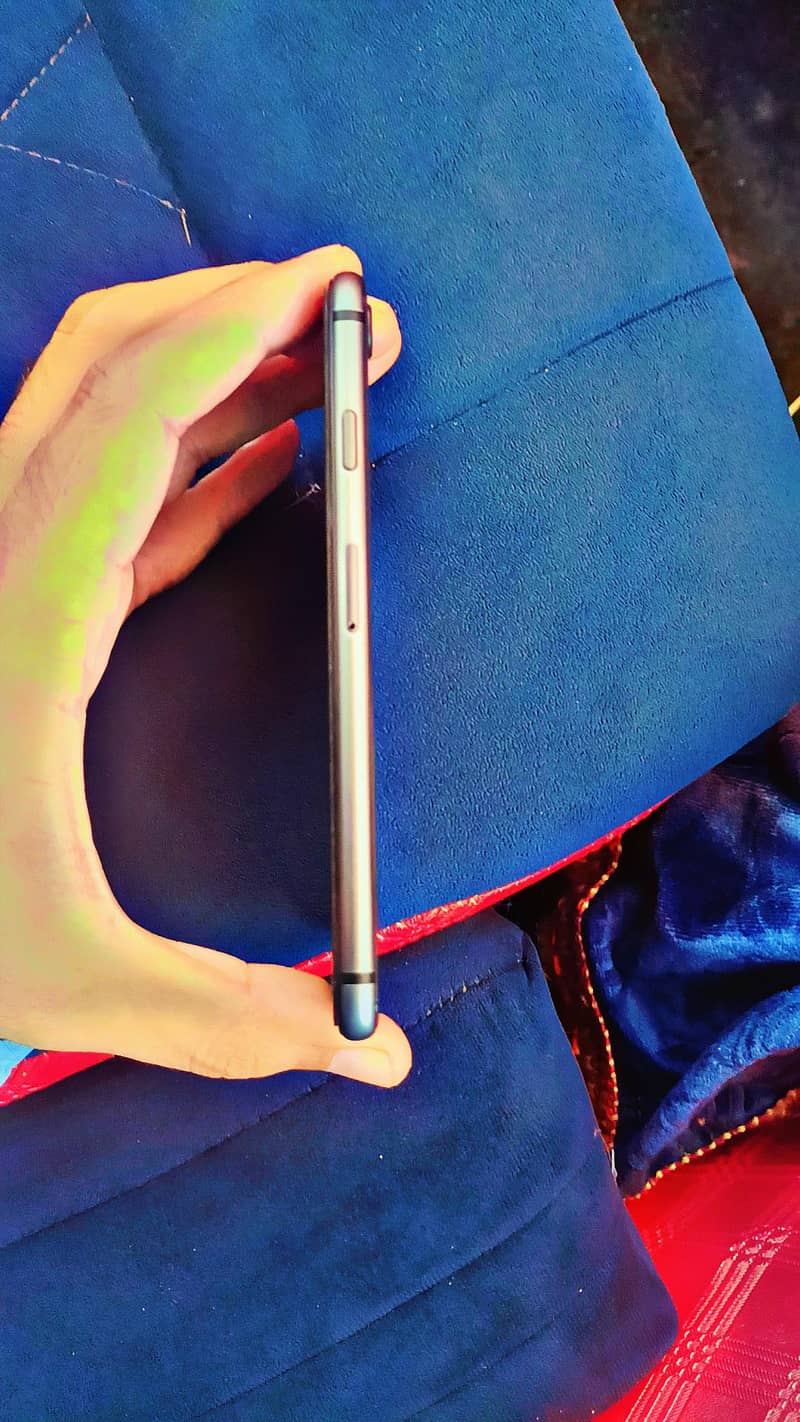 Apple iPhone 8 3