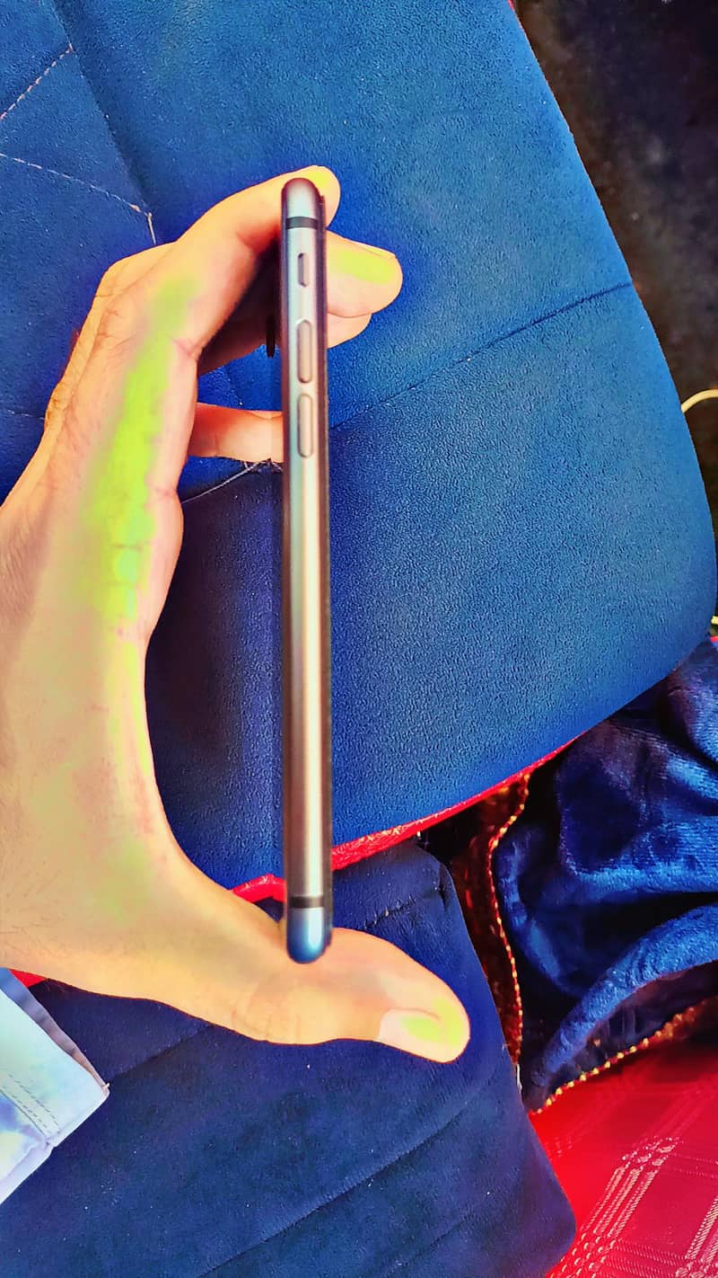 Apple iPhone 8 4