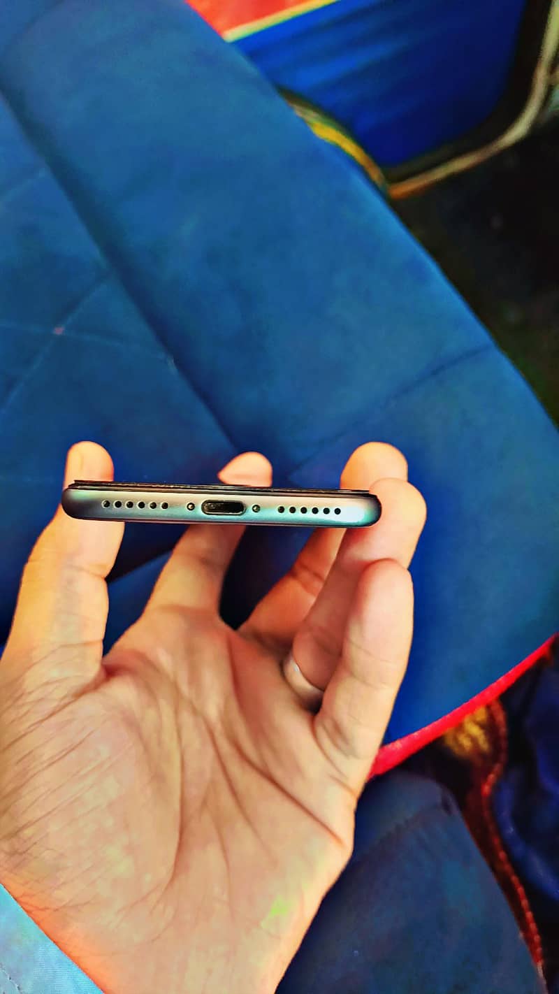 Apple iPhone 8 5