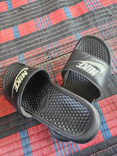 nike sandal used 10/9