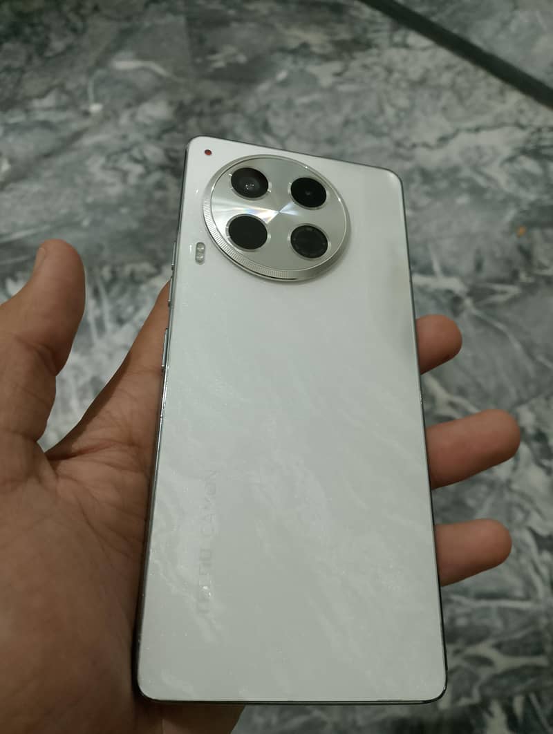Tecno CAMON 30 8