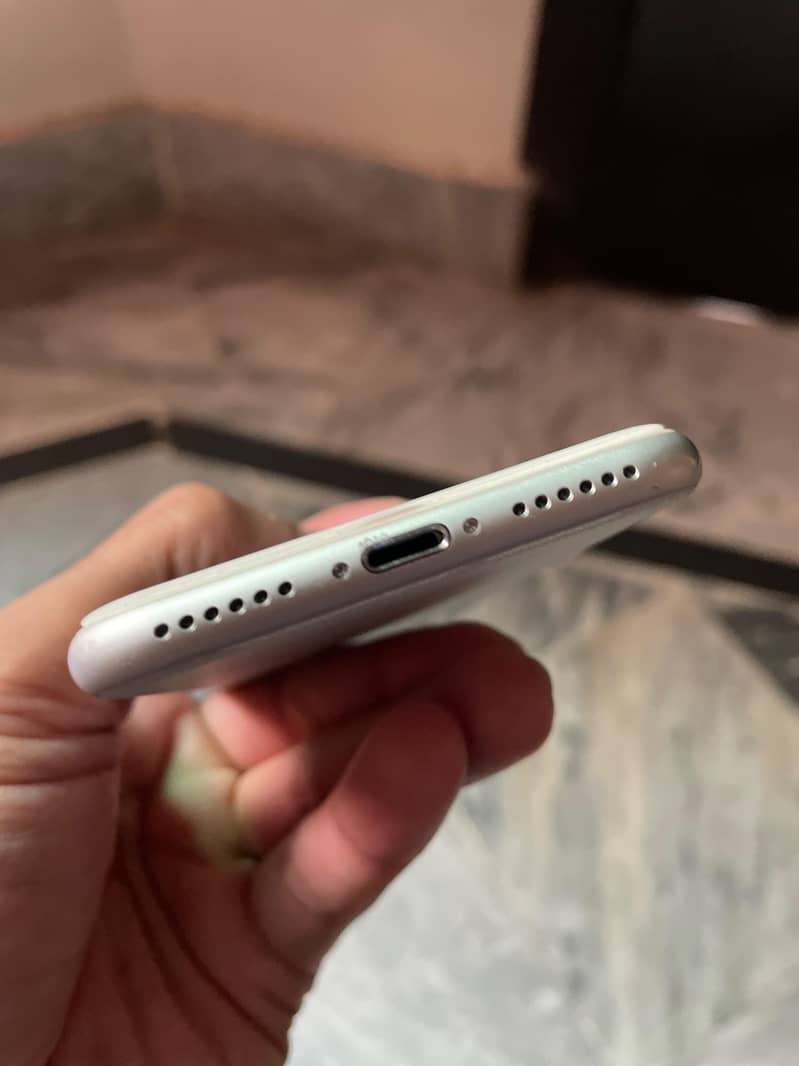 Apple iPhone 8 4