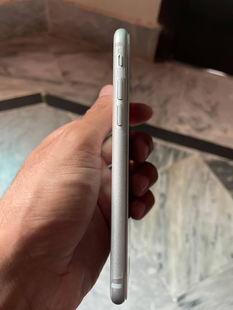 Apple iPhone 8 6