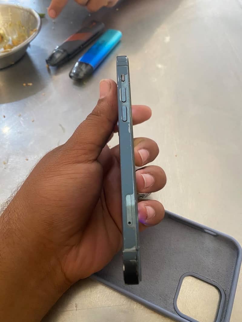 Apple iPhone 12 Pro 4