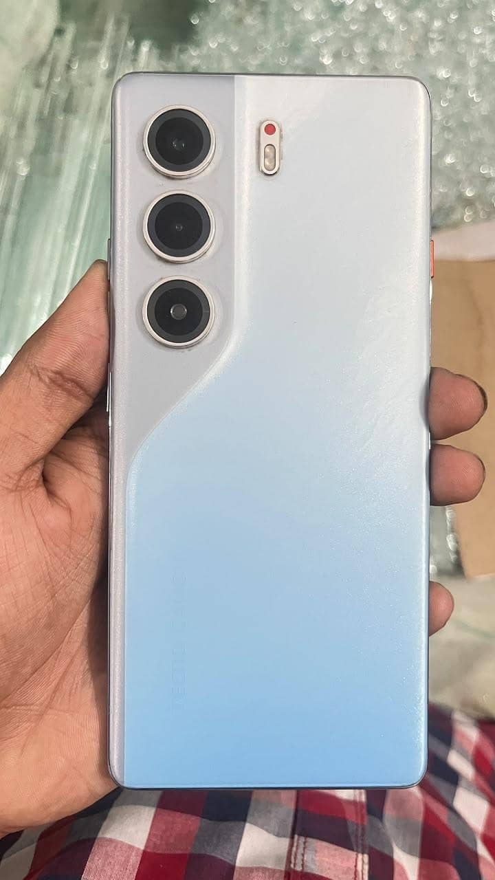 Tecno CAMON 40 Pro 0