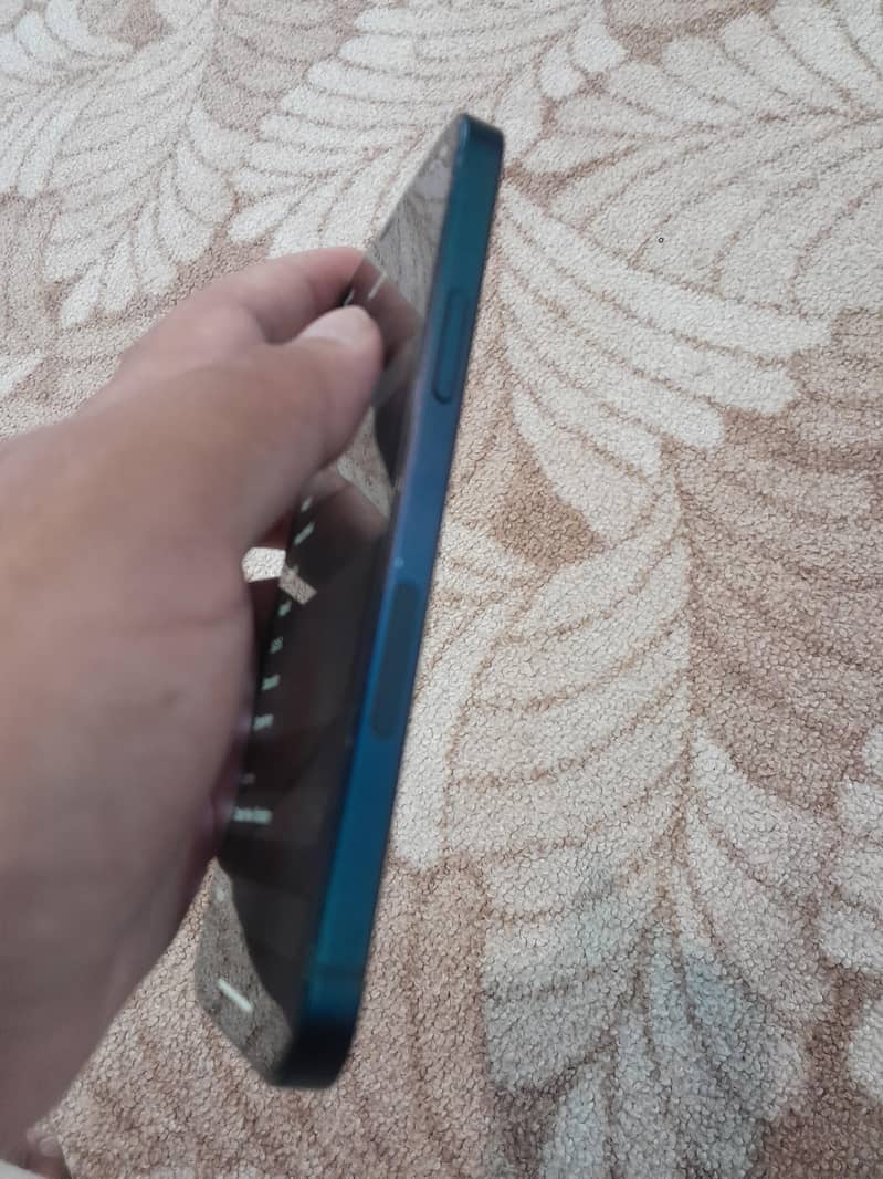 Apple iPhone 12 3