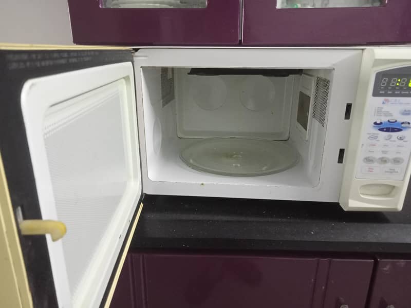 Dawlance microwave 1