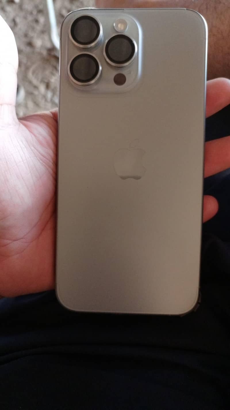 Apple iPhone 15 Pro Max 0