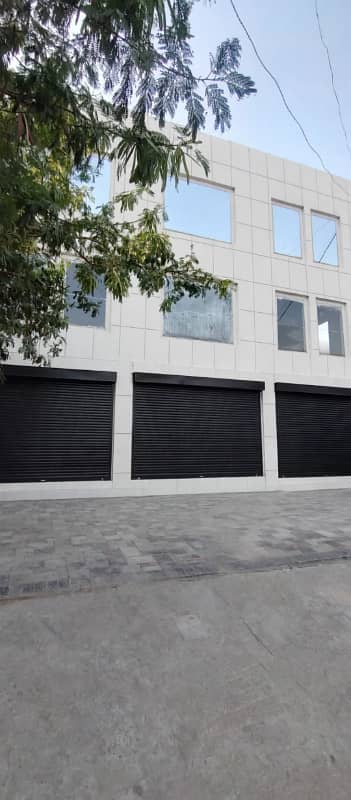 1 Kanal Commercial Tripple Story + Basment Plaza On college rd Township Best for Hospital . College. Sachool. Clinic. Showrooms It office Bank . Brand etc