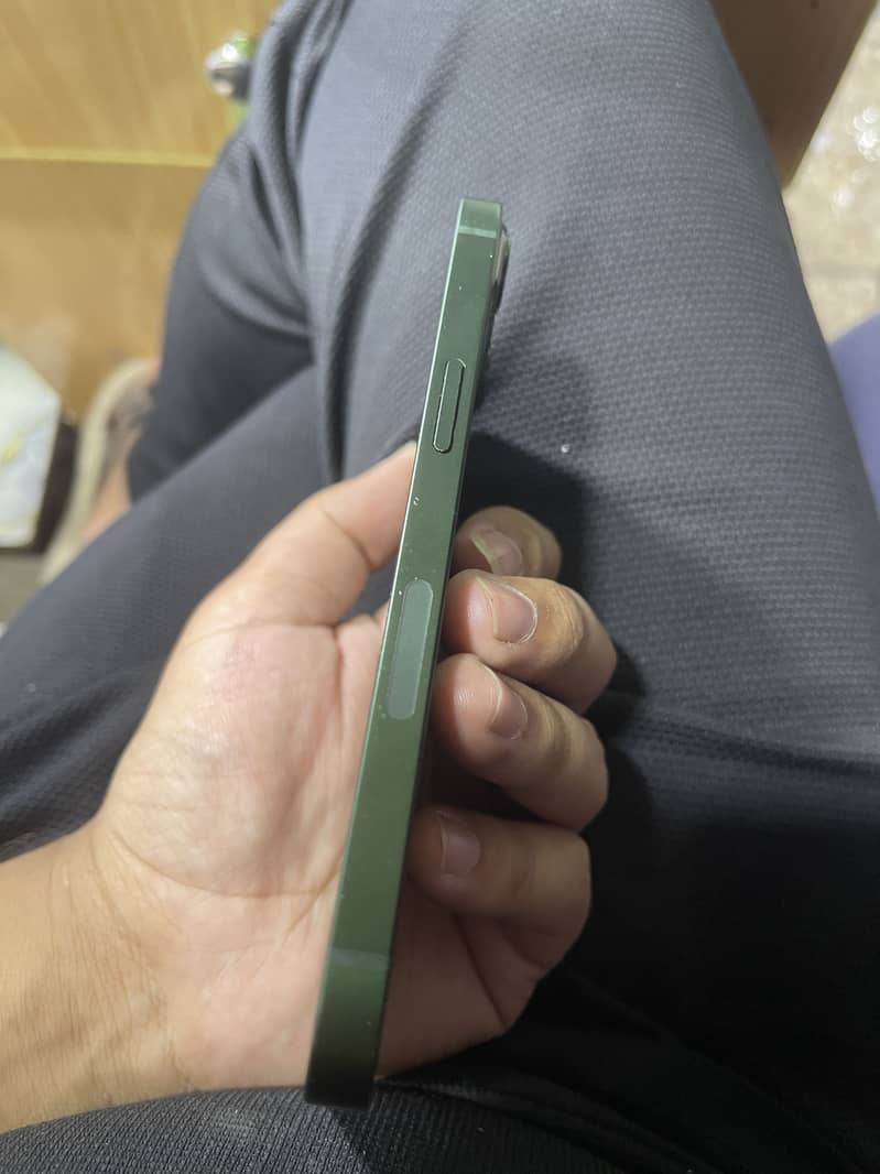 Apple iPhone 13 2