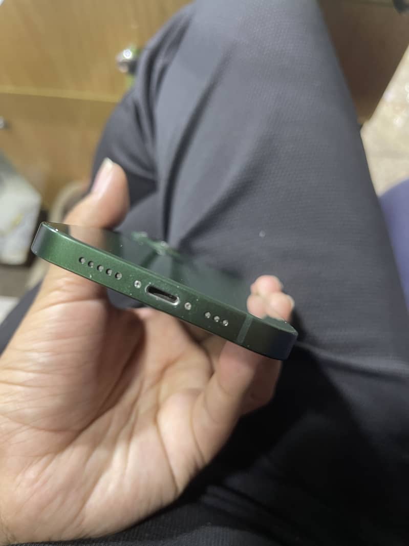 Apple iPhone 13 3