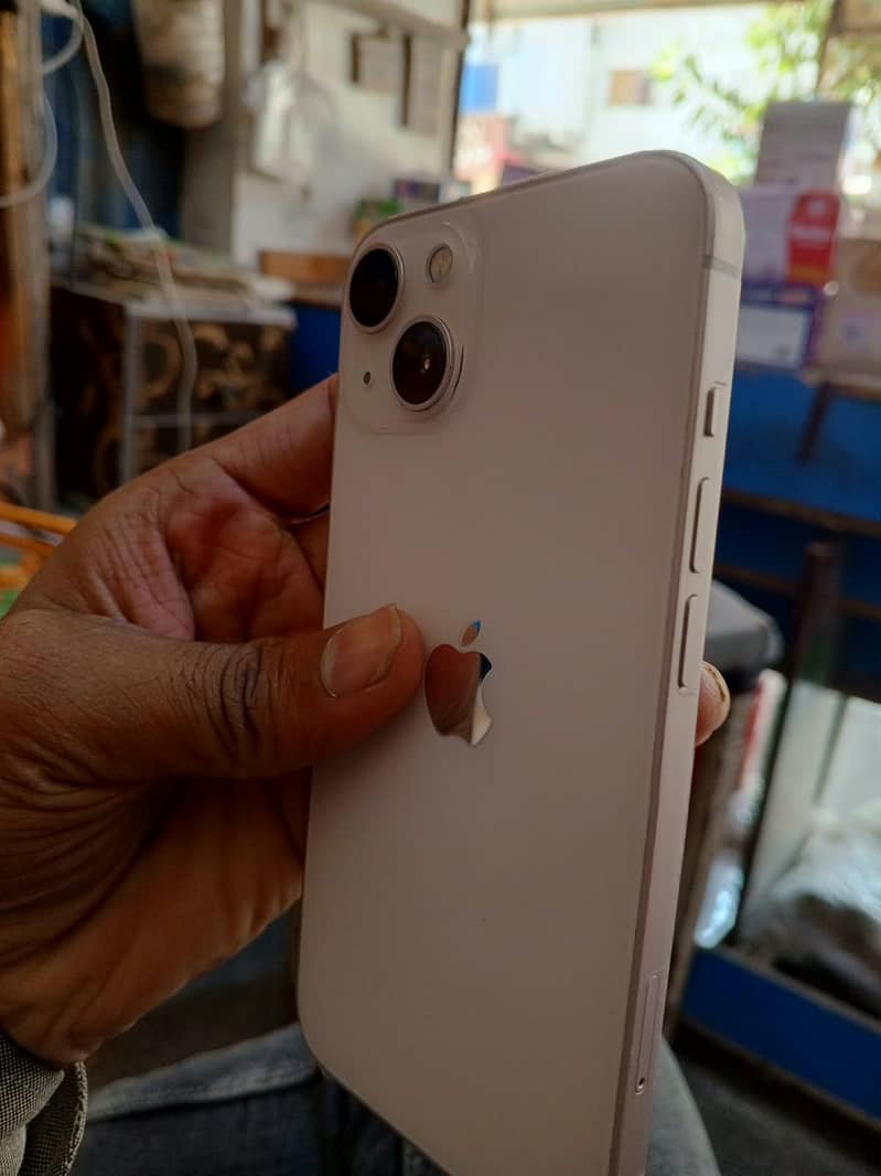 Apple iPhone 13 condition 10/10 4