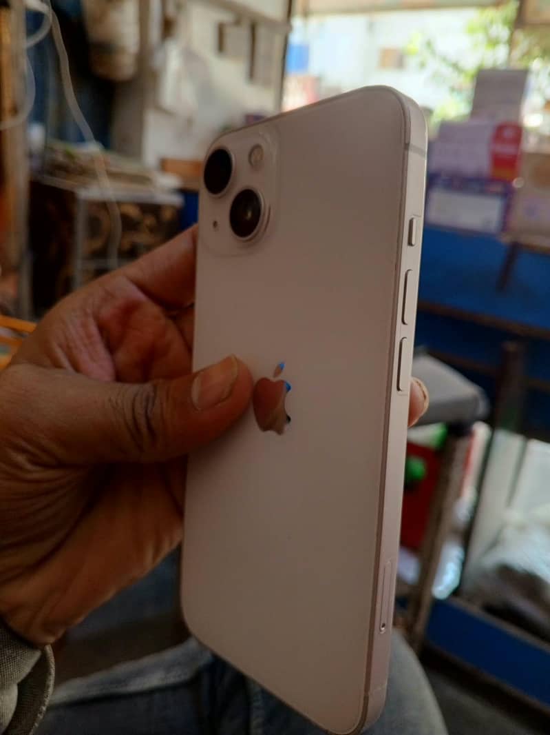 Apple iPhone 13 condition 10/10 6