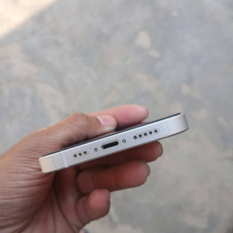 Apple iPhone 13 4