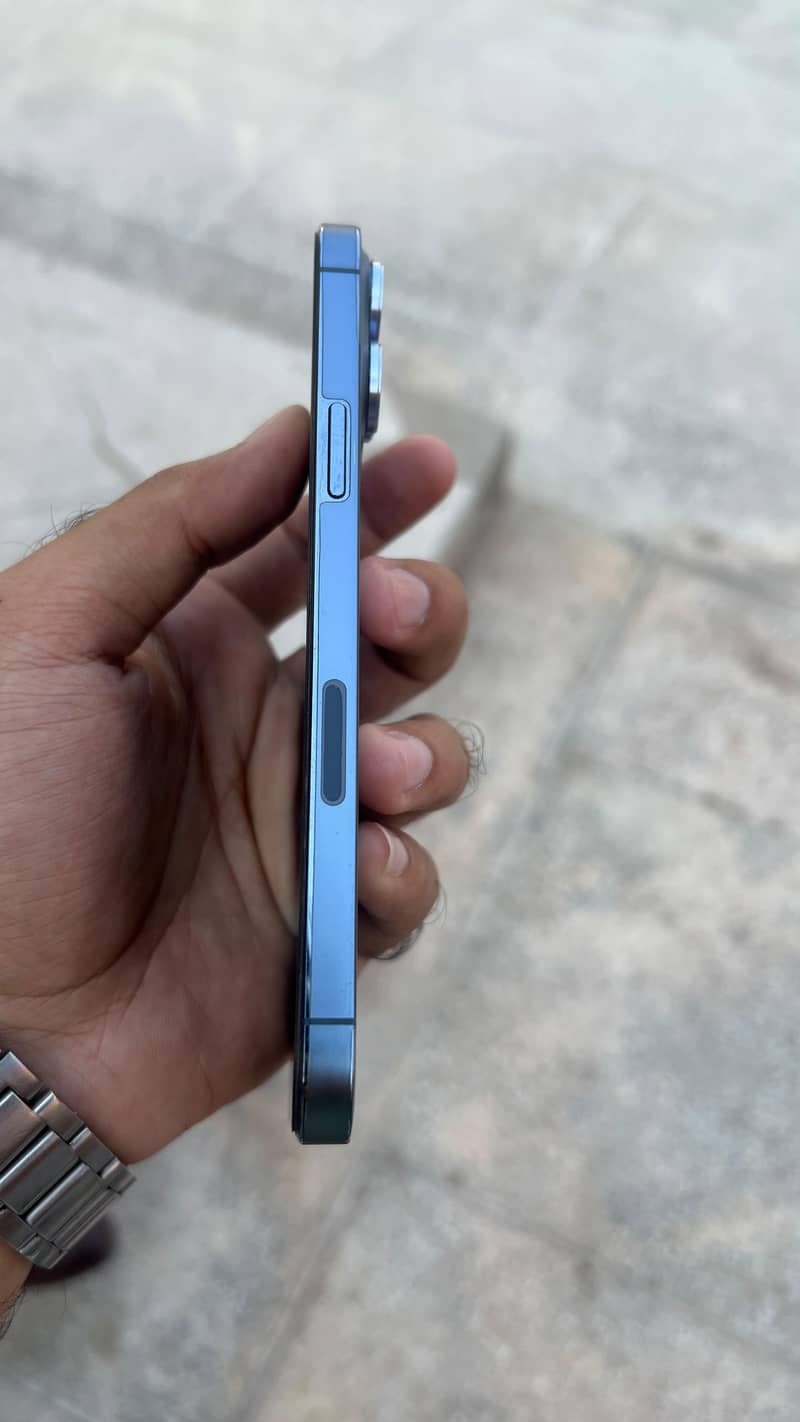 Apple iPhone 13 Pro Max 2