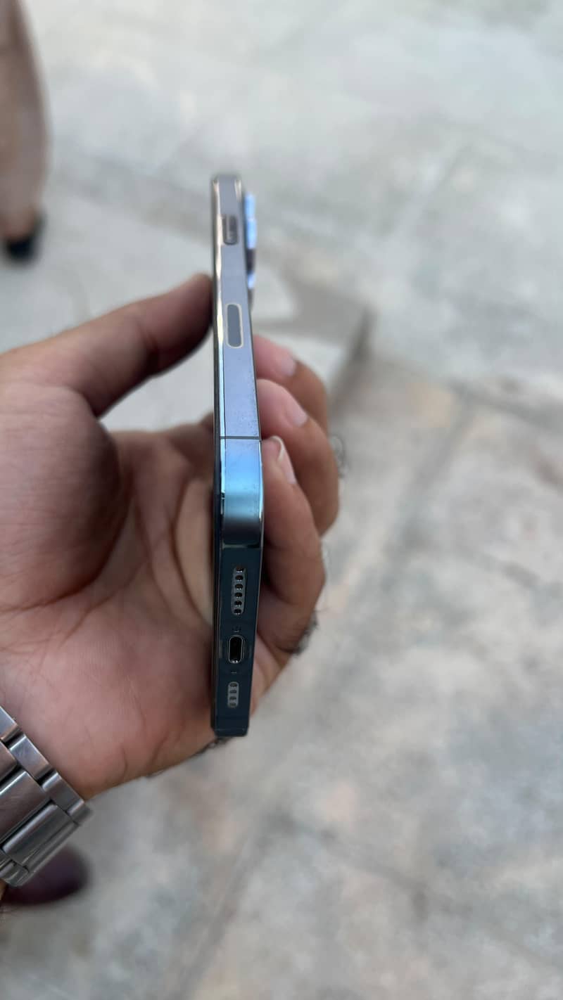 Apple iPhone 13 Pro Max 4