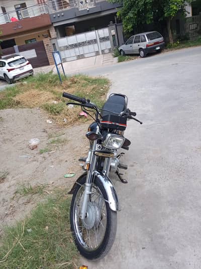 Honda 125. ss. . . self start