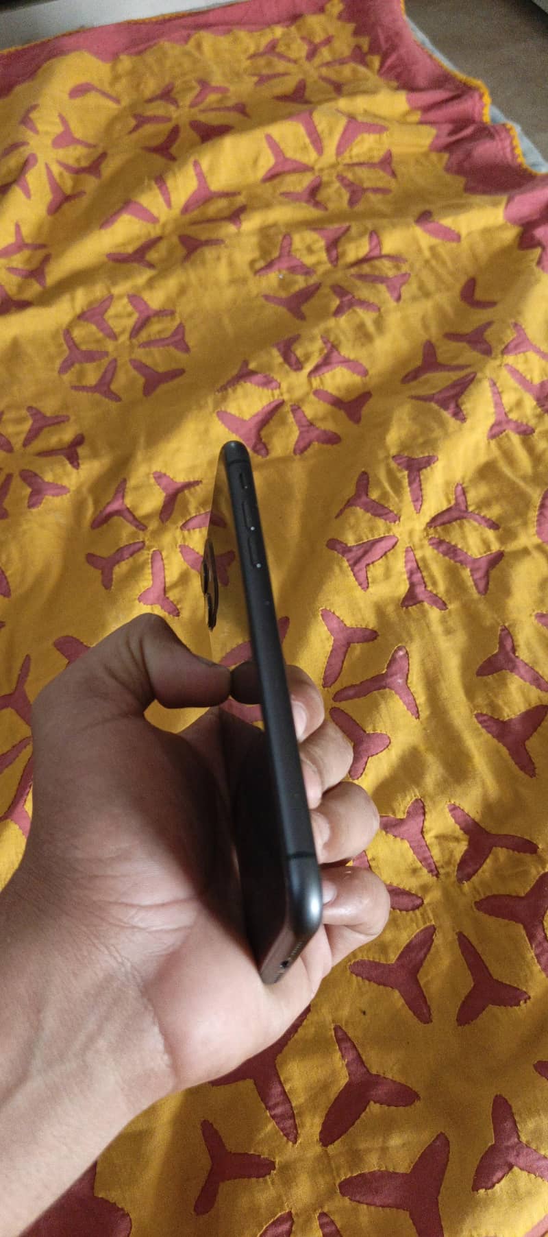 Apple iPhone 11 3