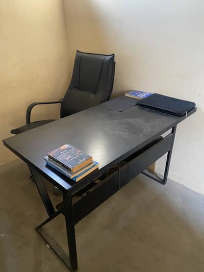 Used for 1 month. Workstation computer office table