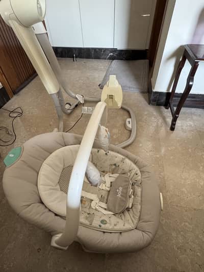 Electric baby swing