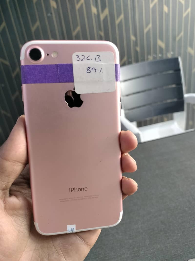 Apple iPhone 7 0