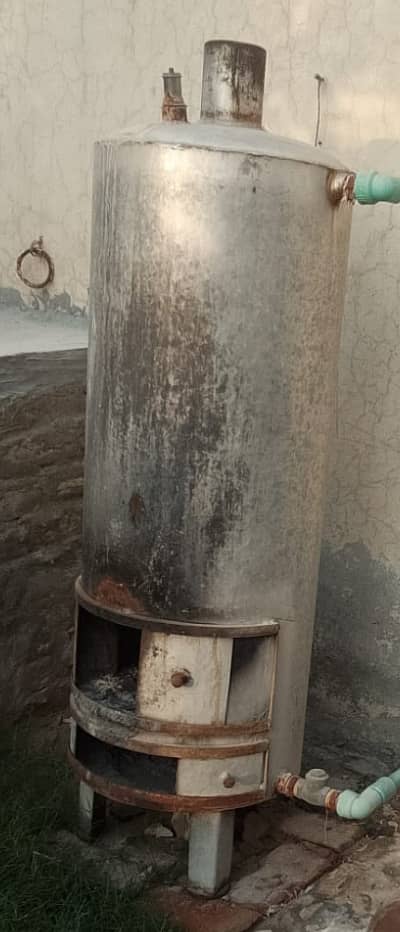 Water Geaser in excellent condition,2 seasons used only
