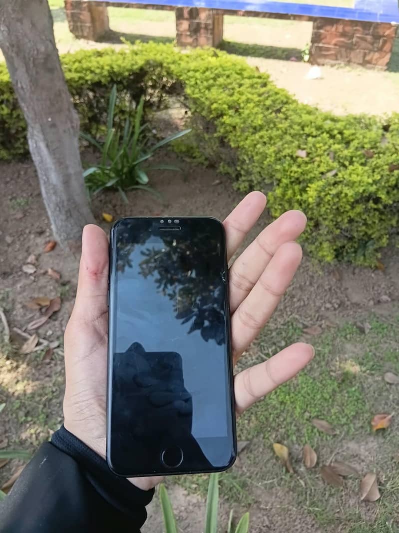 Apple iPhone SE 8