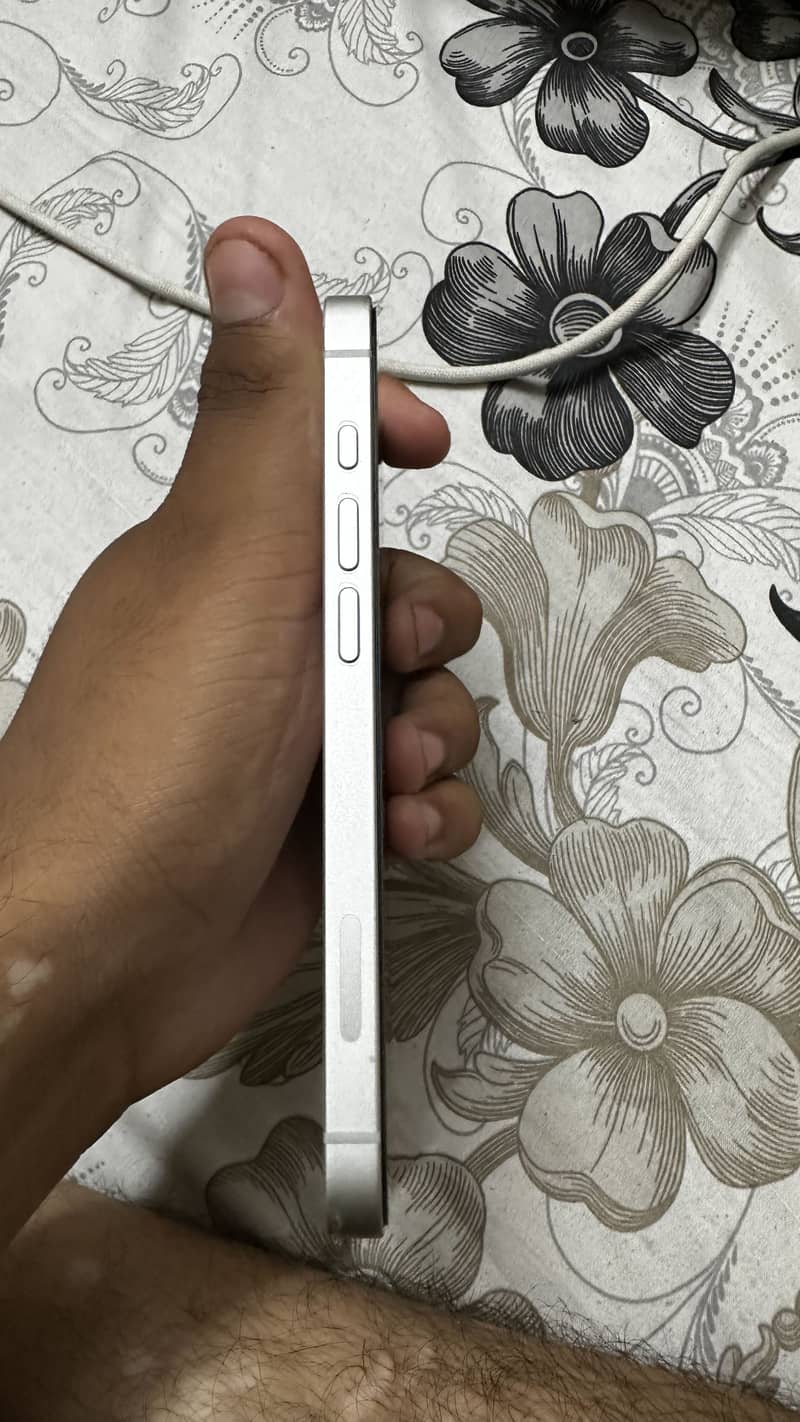 Apple iPhone 16e jv 2